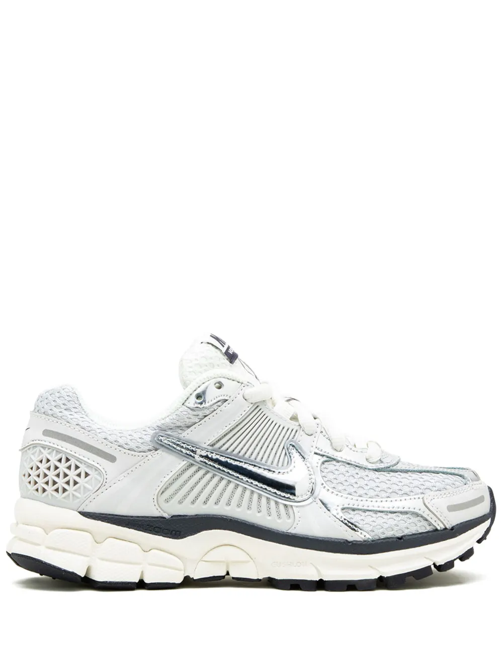 19896067_50868744_1000.jpg.webp Nike Zoom Vomero 5 Photon Dust Metallic Silver - Image 1